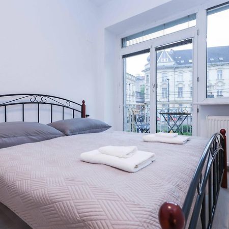 Charming Old Town Family Retreat Apartment บราติสลาวา ภายนอก รูปภาพ