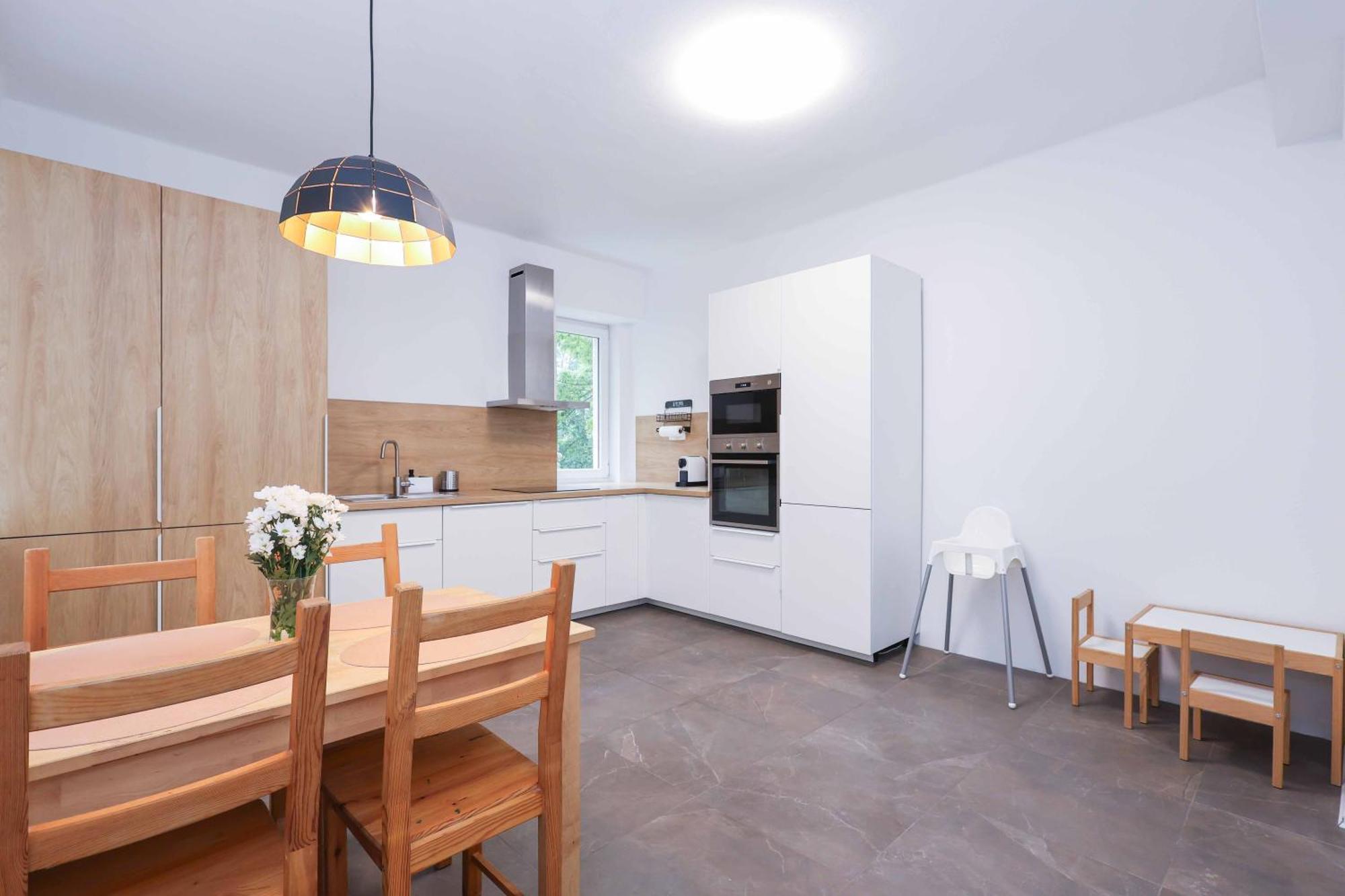 Charming Old Town Family Retreat Apartment บราติสลาวา ภายนอก รูปภาพ