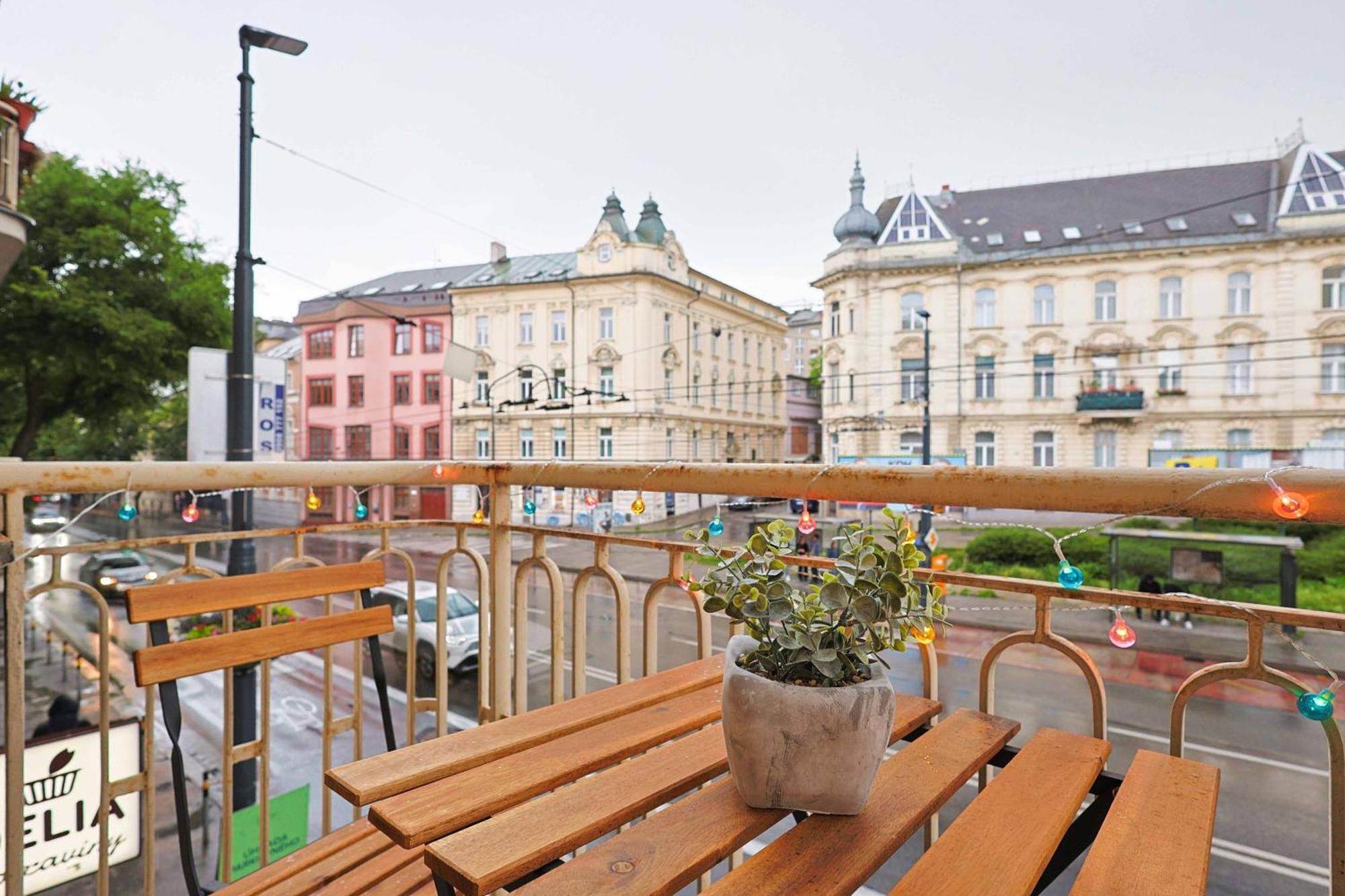 Charming Old Town Family Retreat Apartment บราติสลาวา ภายนอก รูปภาพ