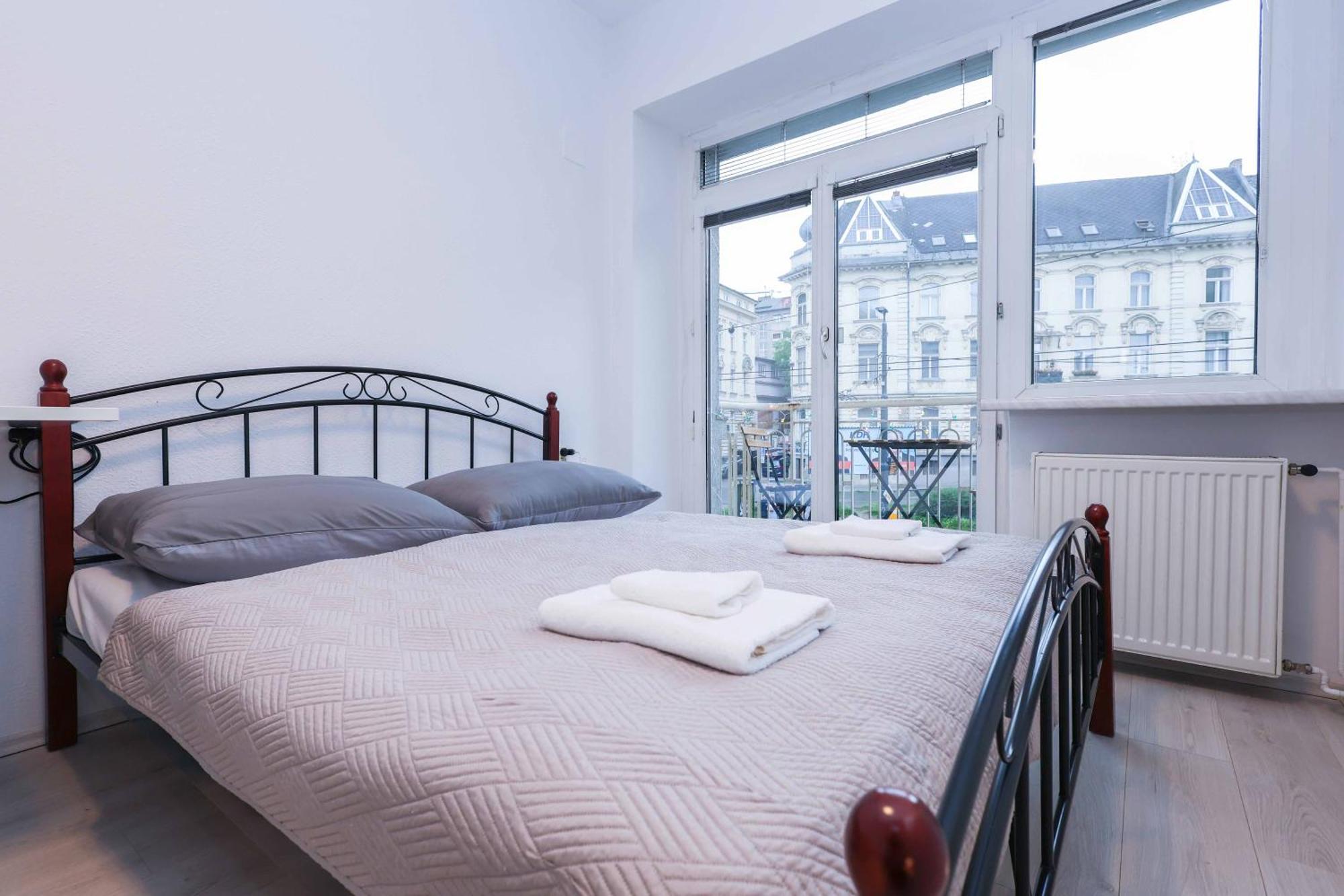 Charming Old Town Family Retreat Apartment บราติสลาวา ภายนอก รูปภาพ
